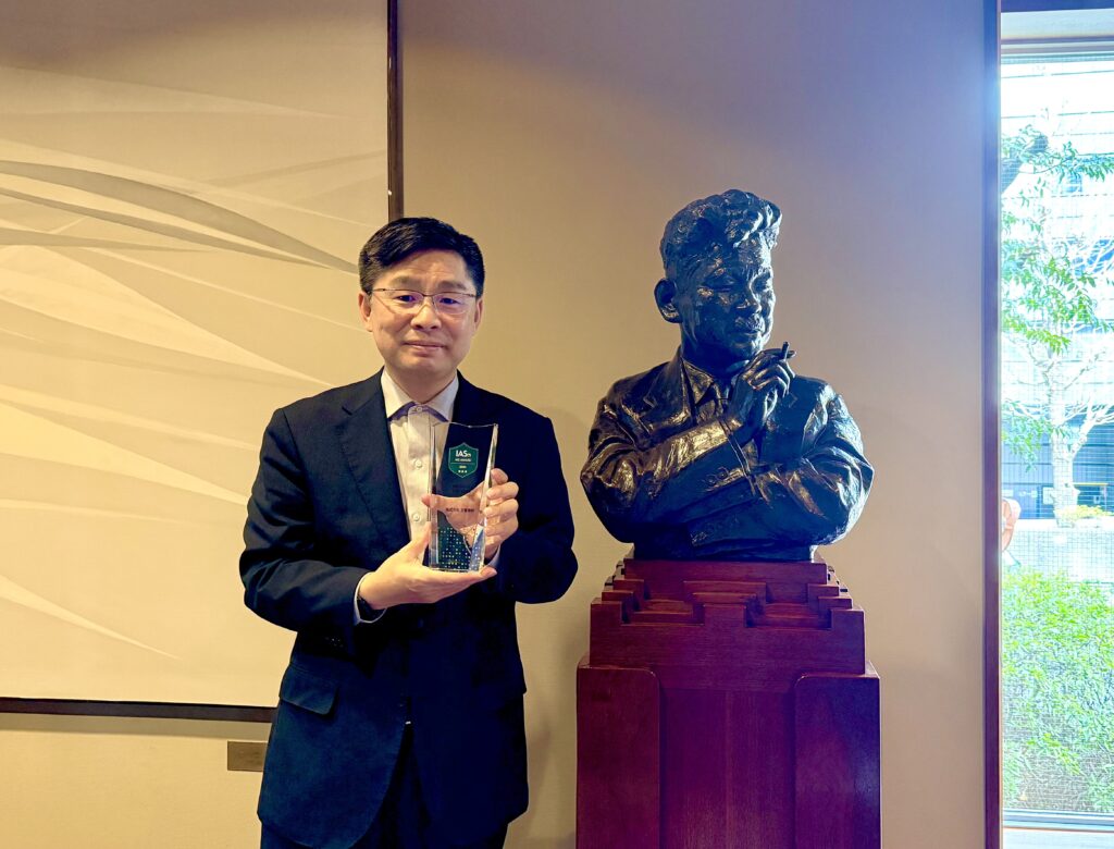 IAS AWARD_Bungei Shunjyu